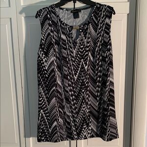 IntriguingThreads Black & White Graphic Sleeveless Blouse EUC